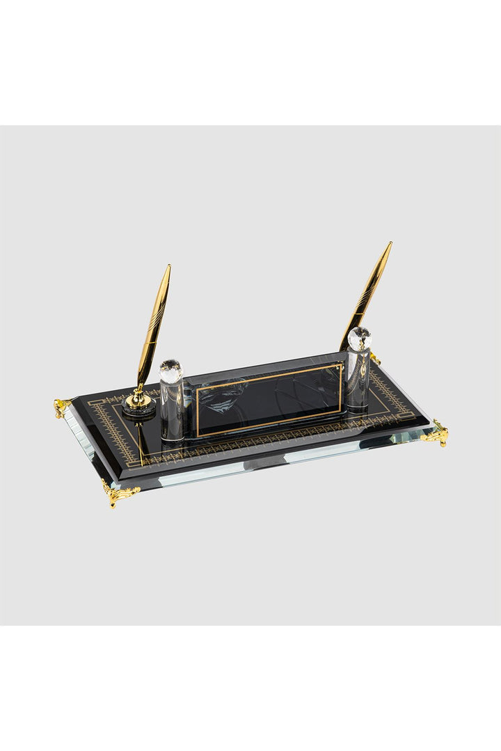 Siyah Gold Çerçeveli Kristal Masa İsimliği – Saatli Çift Kalemli 16×30 cm (MKR-409) – ön görünüm